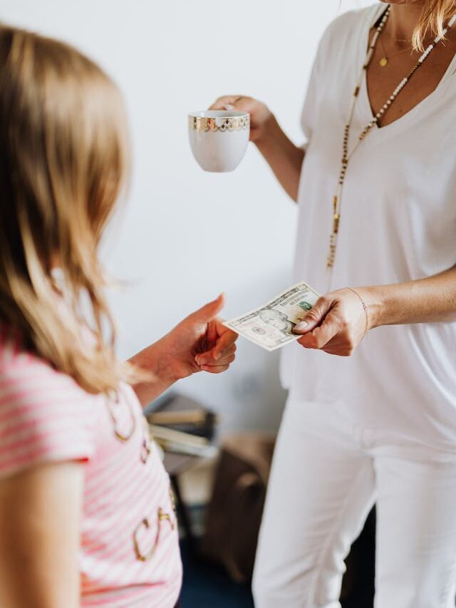 8 Simple Money Lessons That Will Set Your Kids Up For Life